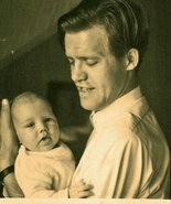 1958: Jeg holder 1. barn, Vibeke